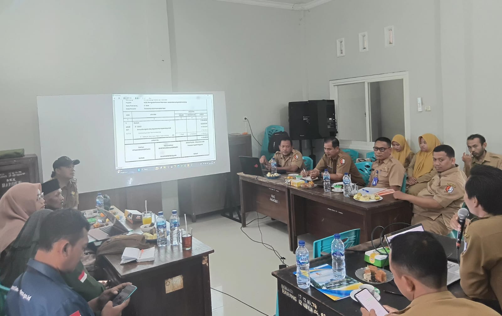 Rapat Evaluasi Raperdes Ds.Sumbertlaseh Kec.Dander. Raperdes tentang APBDes 2026.
