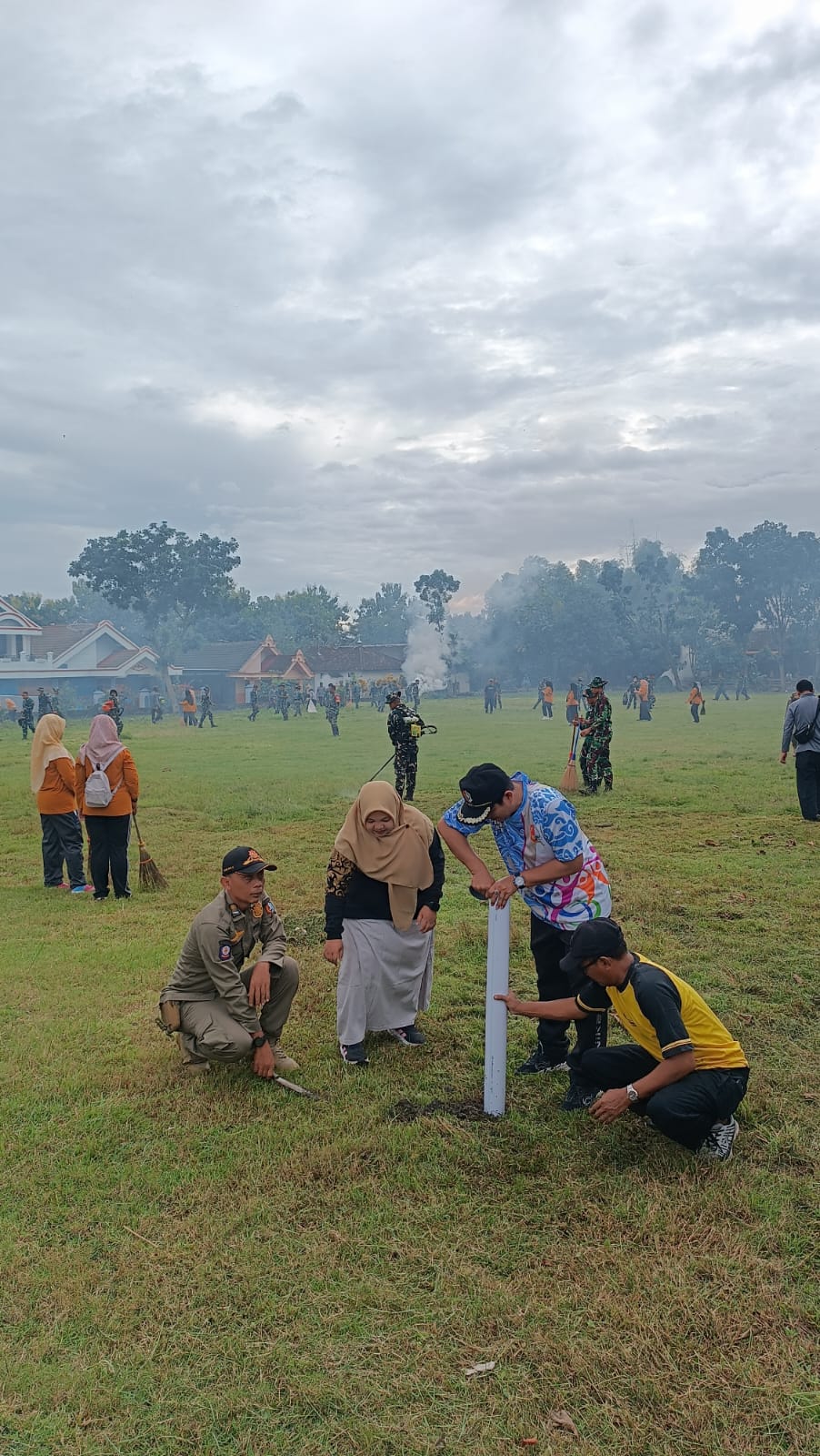 Kerja Bakti Pemdes Dander Bersama TNI