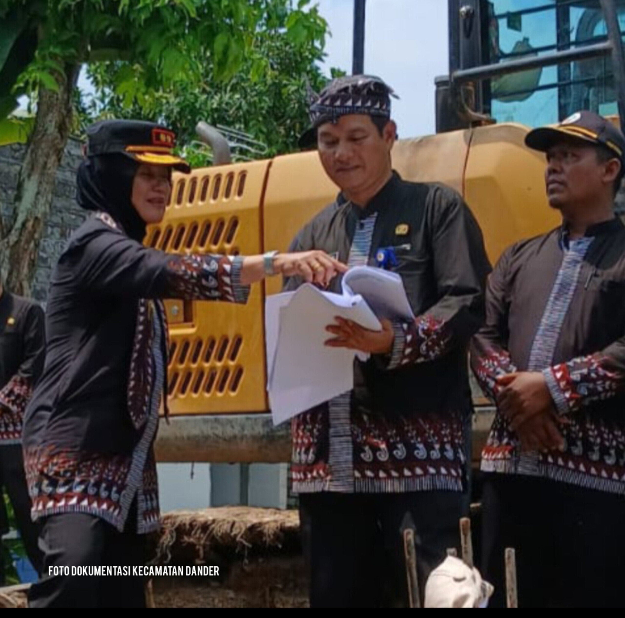 Aspirasi warga Desa Ngablak Kecamatan Dander langsung direspons Camat Dander.